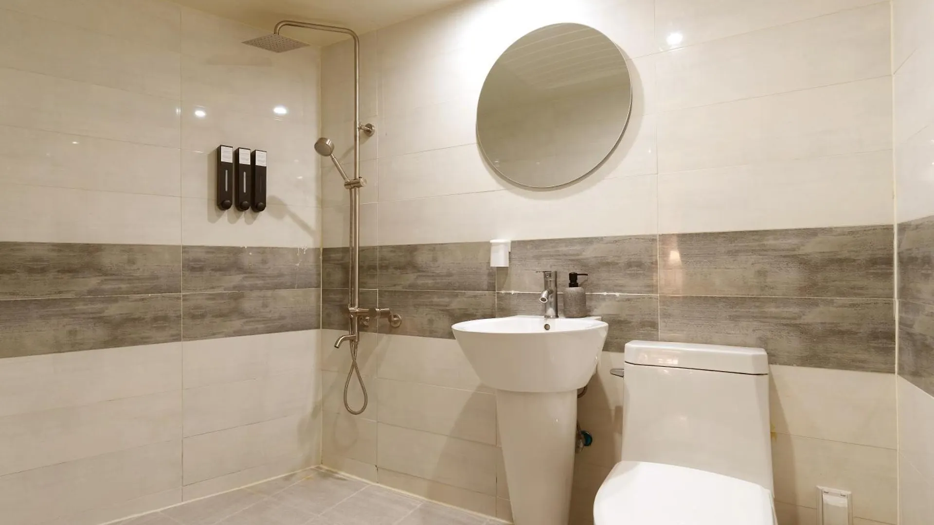 Busan Nstay Hotel 4*,